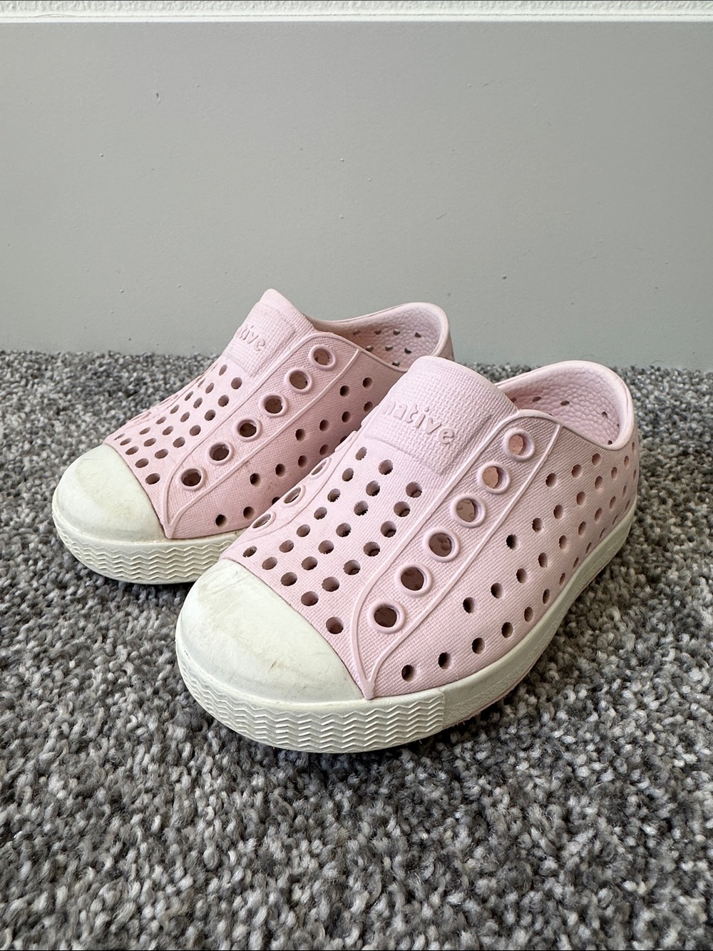 Native Kids Slip-On Water Shoes in Light Pink and White